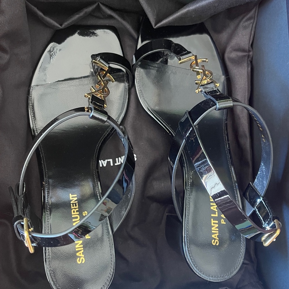 Saint Laurent Black Patent Leather Sandals with Gold YSL Logo Cassandra - Picture 5 of 10